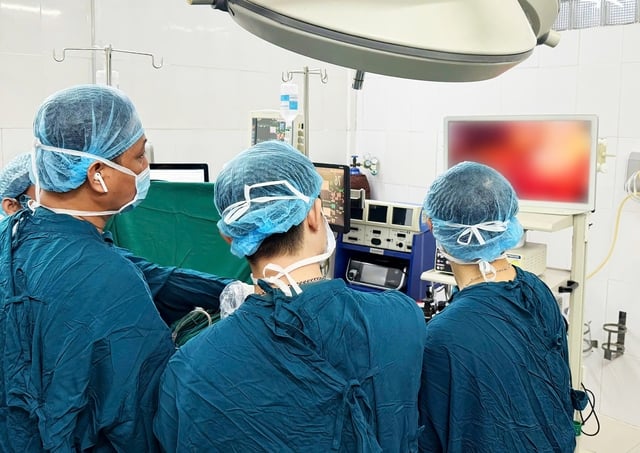 ຫຼັງຈາກເກີດອຸບັດຕິເຫດການຈະລາຈອນໄດ້ພົບເຫັນຜູ້ຊາຍມີກະເພາະອາຫານແລະລໍາໄສ້ໃຫຍ່ຂອງຕົນໄດ້ຫັນເຂົ້າຫນ້າເອິກຂອງຕົນ - ຮູບທີ 1. Sau tai nạn giao thông, người đàn ông được phát hiện dạ dày, đại tràng…lộn lên lồng ngực- Ảnh 1.