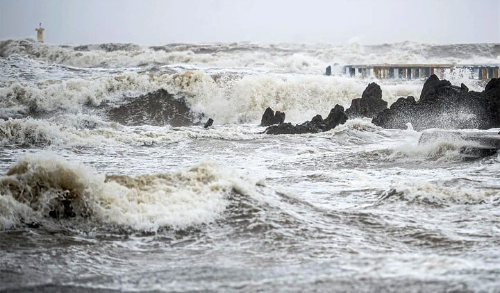 في الشهر المقبل، قد يشهد بحر الشرق عاصفة أو عاصفتين. (صورة توضيحية: هوانغ ها)