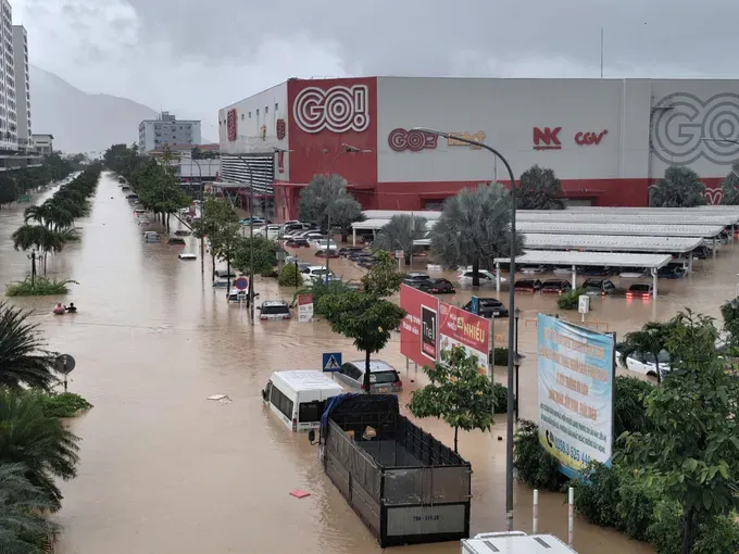 Many central areas of Khanh Hoa province are deeply flooded.