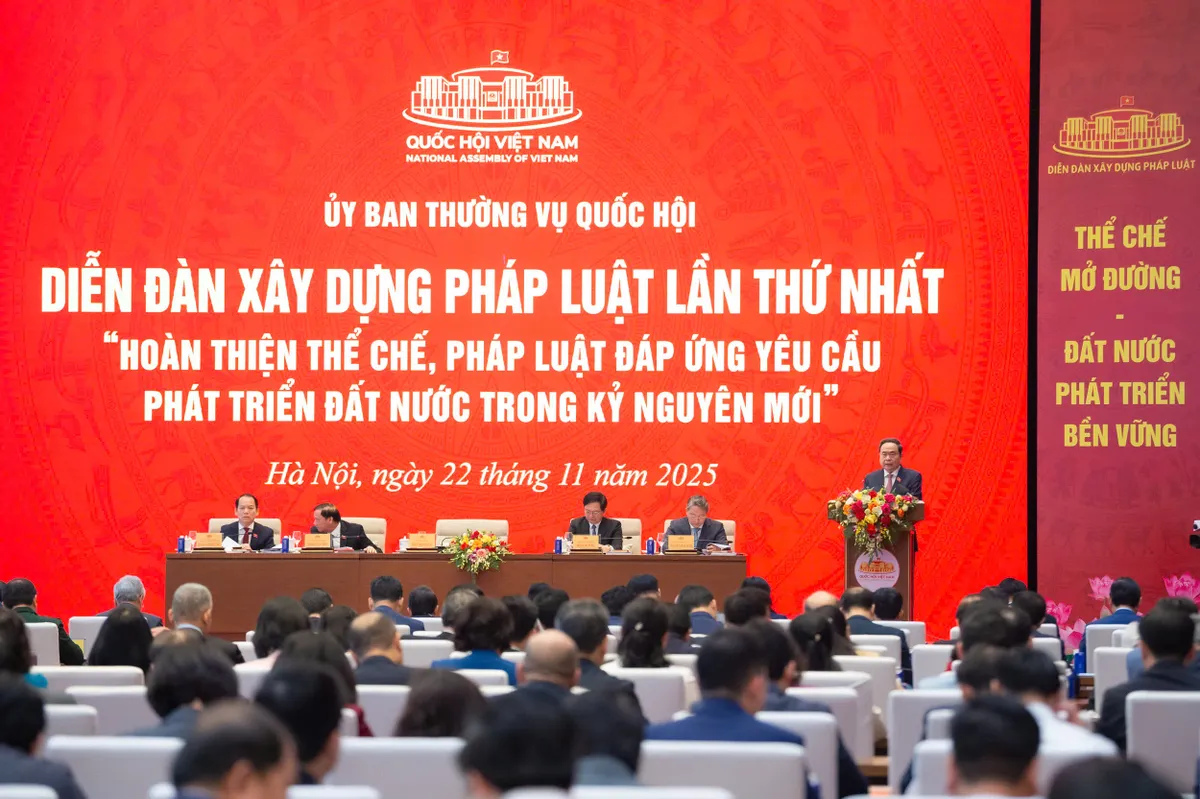 Chủ tịch Quốc hội: Bảo đảm mọi đạo luật đều xuất phát từ lợi ích quốc gia, nguyện vọng của người dân - Ảnh 2.