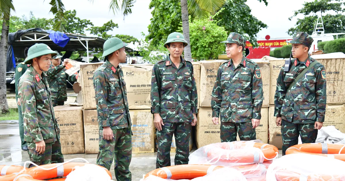 Bộ Tư lệnh TPHCM khẩn trương hỗ trợ Khánh Hòa vật tư cứu hộ