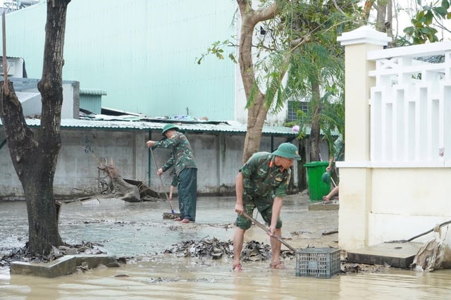 Giáo viên vùng lũ Gia Lai gác việc nhà, dọn vệ sinh trường học- Ảnh 4.