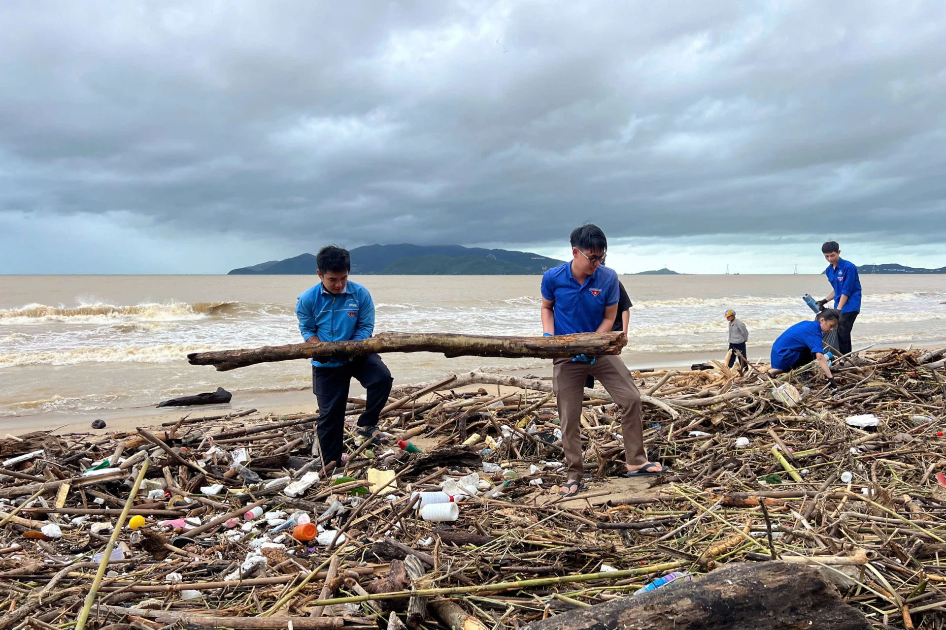 ការប្រមូលសំរាមនឹងប្រព្រឹត្តទៅពេញមួយថ្ងៃនៅថ្ងៃទី 22 ខែវិច្ឆិកា ប្រសិនបើលក្ខខណ្ឌអាកាសធាតុអំណោយផល។