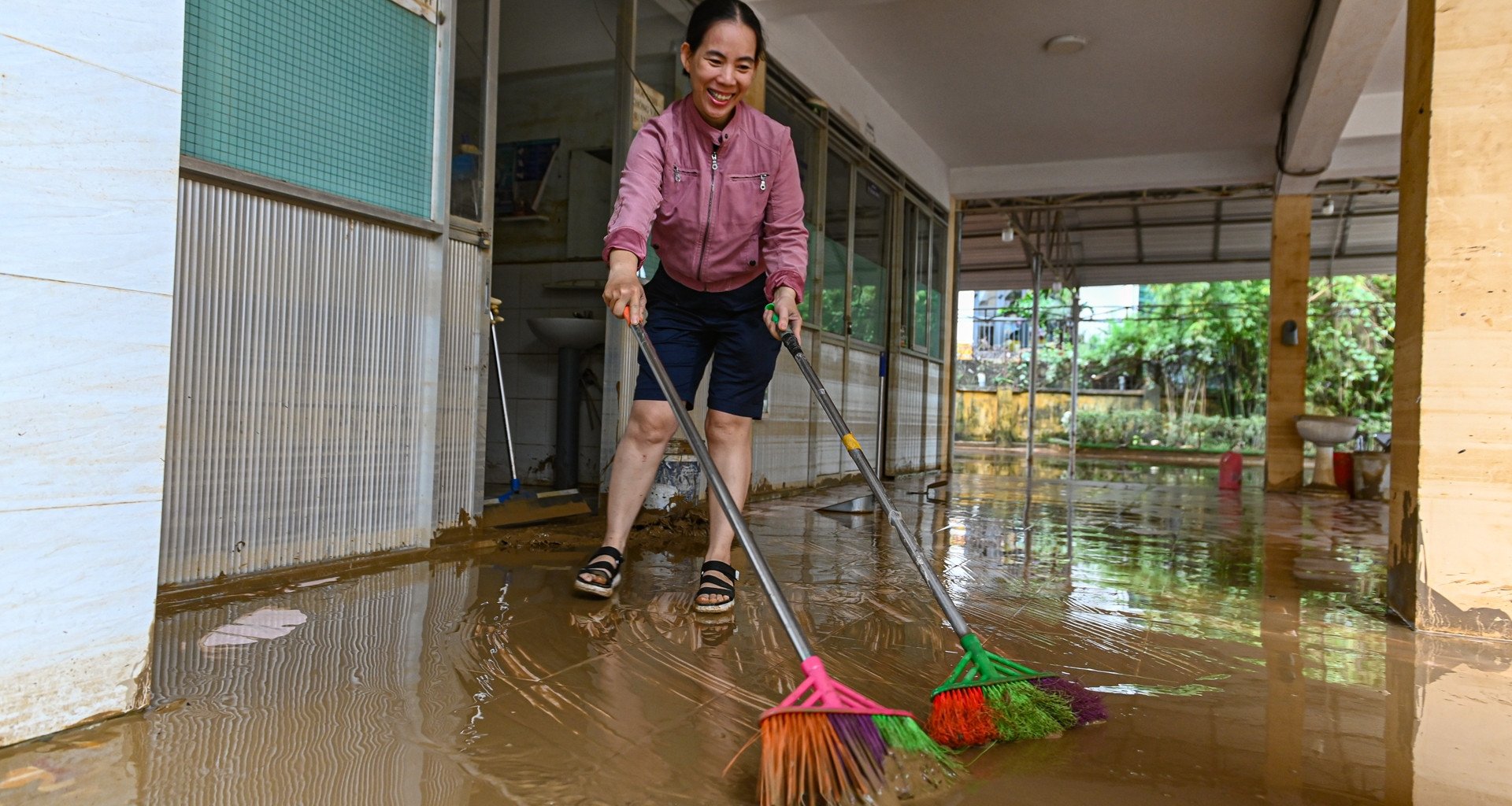 Nhói lòng cảnh tượng ngôi trường 'rốn lũ' Tây Nha Trang sau 5 ngày ngập lịch sử