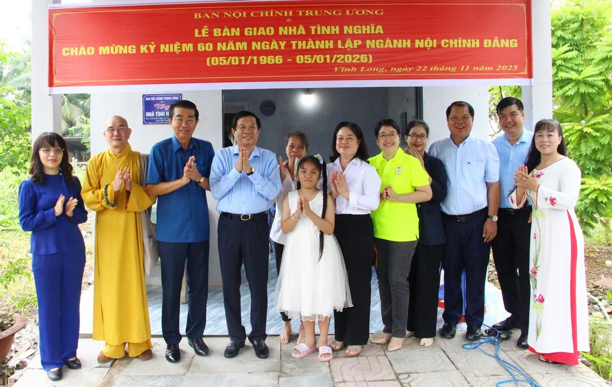 Ban Nội chính Trung ương trao tặng 14 căn nhà tình nghĩa cho gia đình chính sách tỉnh Vĩnh Long