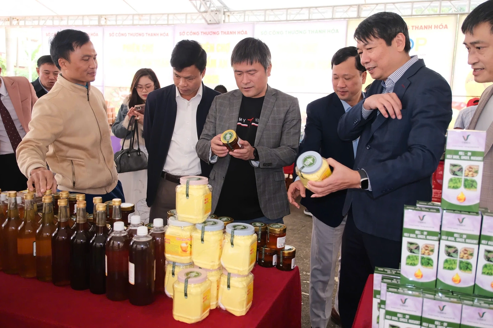 Thanh Hoa نے 2025 میں چوتھی محفوظ فوڈ مارکیٹ کا اہتمام کیا۔