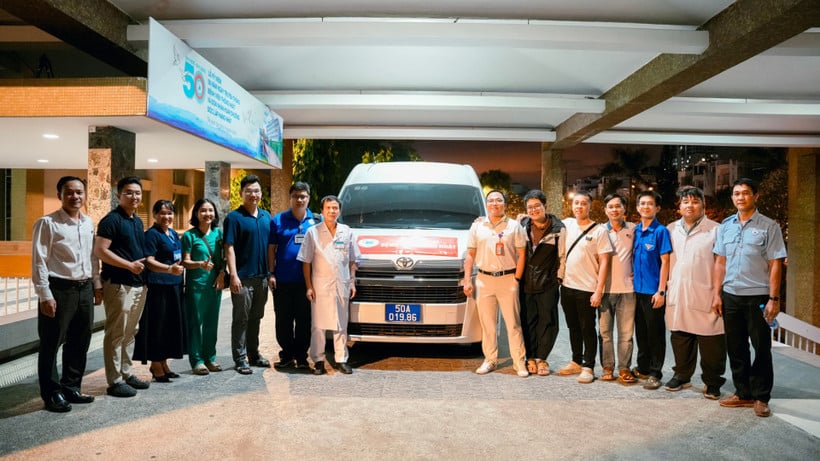 ក្រុមគ្រូពេទ្យរបស់មន្ទីរពេទ្យ Thong Nhat បានចេញដំណើរនៅពេលយប់ ដើម្បីផ្តល់ជំនួយផ្នែកវេជ្ជសាស្ត្រនៅខេត្ត Khanh Hoa។