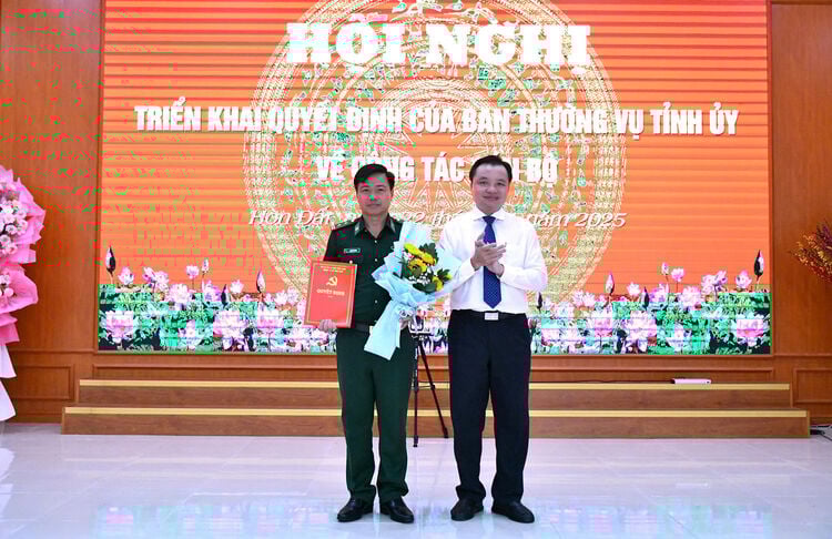 Xã Hòn Đất triển khai quyết định của Ban Thường vụ Tỉnh ủy về công tác cán bộ