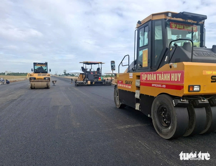 Phấn đấu thông xe 24km cao tốc Châu Đốc - Cần Thơ - Sóc Trăng vào ngày 19-12 - Ảnh 1.