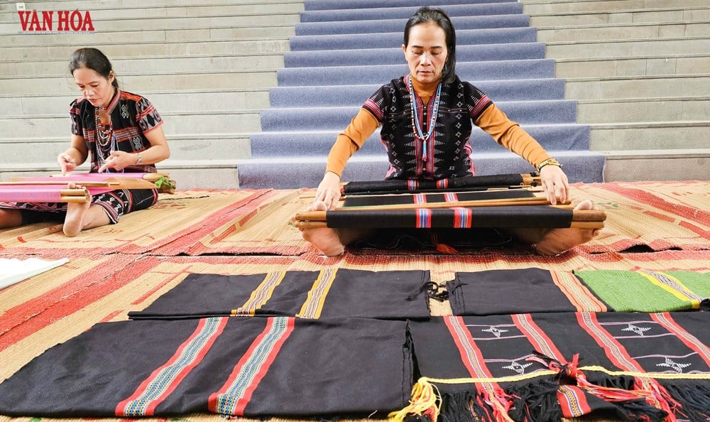 Pembukaan Festival Warisan Budaya Da Nang 2025 - foto 2