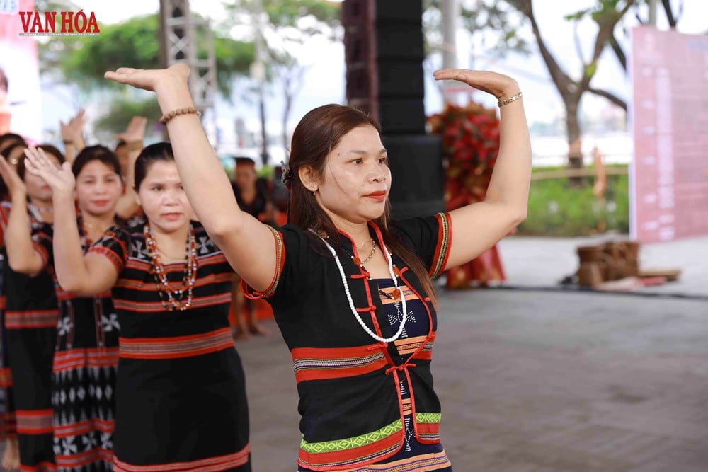 Pembukaan Festival Warisan Budaya Da Nang 2025 - foto 4