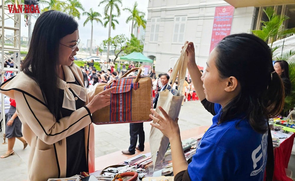 Pembukaan Festival Warisan Budaya Da Nang 2025 - foto 11