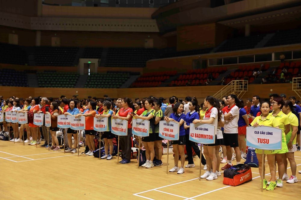 Открытие турнира по бадминтону и настольному теннису среди ветеранов среди клубов Дананга 2025 года — Фото 2