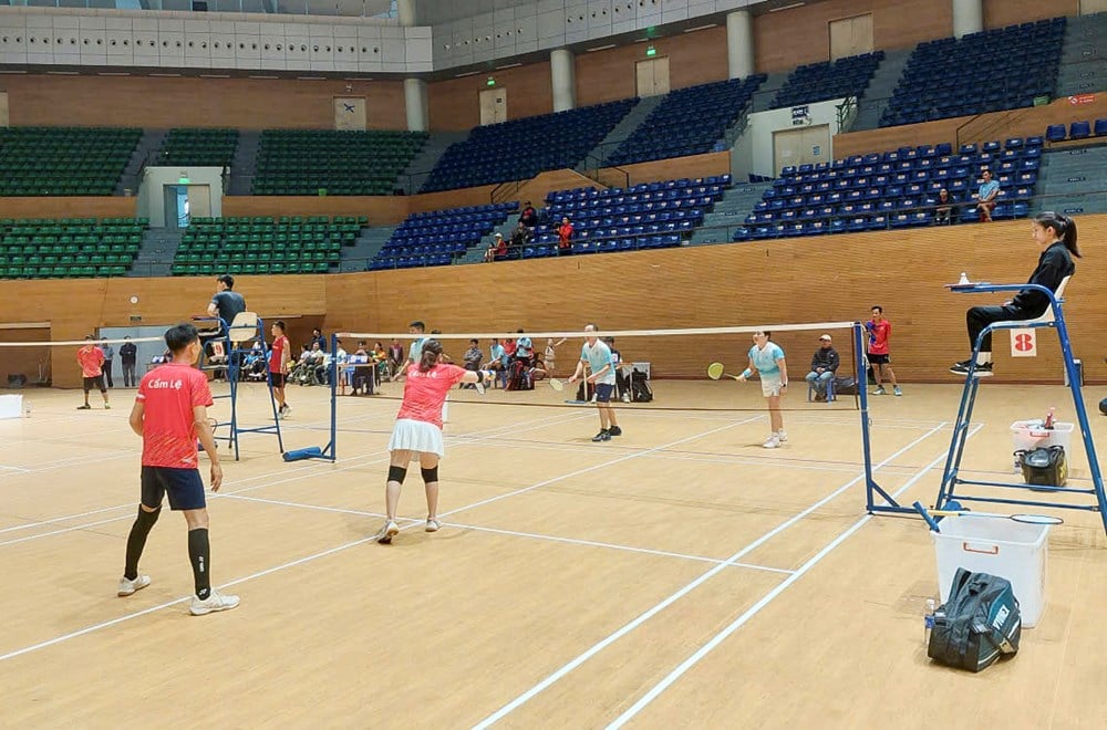 Открытие турнира по бадминтону и настольному теннису среди ветеранов среди клубов Дананга 2025 года — Фото 3