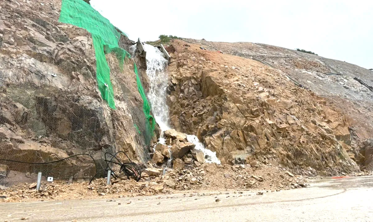 Mưa lũ gây thiệt hại 3 gói thầu cao tốc Quy Nhơn - Chí Thạnh, nguy cơ chậm tiến độ  - Ảnh 5.