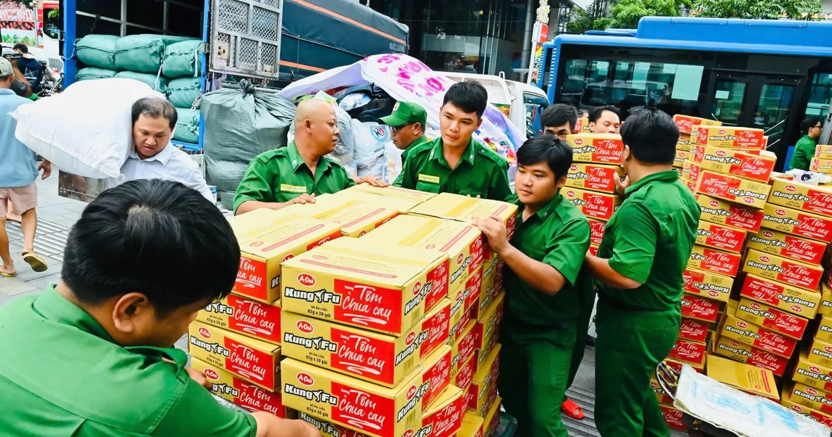 TPHCM mở thêm điểm tiếp nhận cứu trợ đồng bào miền Trung