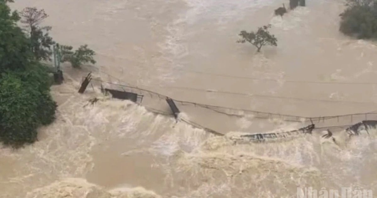 Nước lũ cuốn trôi cầu treo bắc qua sông Srêpốk tại khu du...