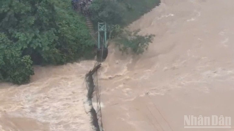 Na szczęście w chwili, gdy most został zerwany, nie było na nim ludzi, więc nikt nie zginął. ndo_br_img-8234-2527.jpg