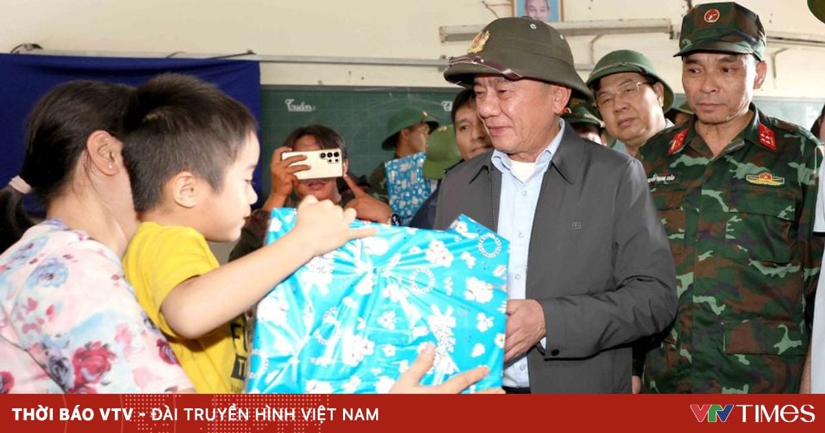 Thường trực Ban Bí thư: Sớm tiếp cận các vùng còn bị cô lập, di dời dân khỏi vùng nguy hiểm