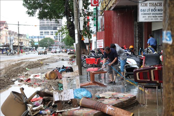 Người dân Đắk Lắk 'chật vật' khắc phục hậu quả do mưa lũ gây ra