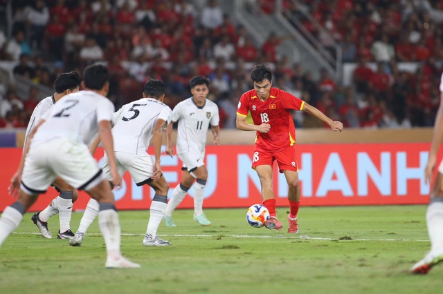 Ông Kim phát hiện phương án tuyến giữa U.23 Việt Nam: Xa tận chân trời, gần ngay... - Ảnh 3.