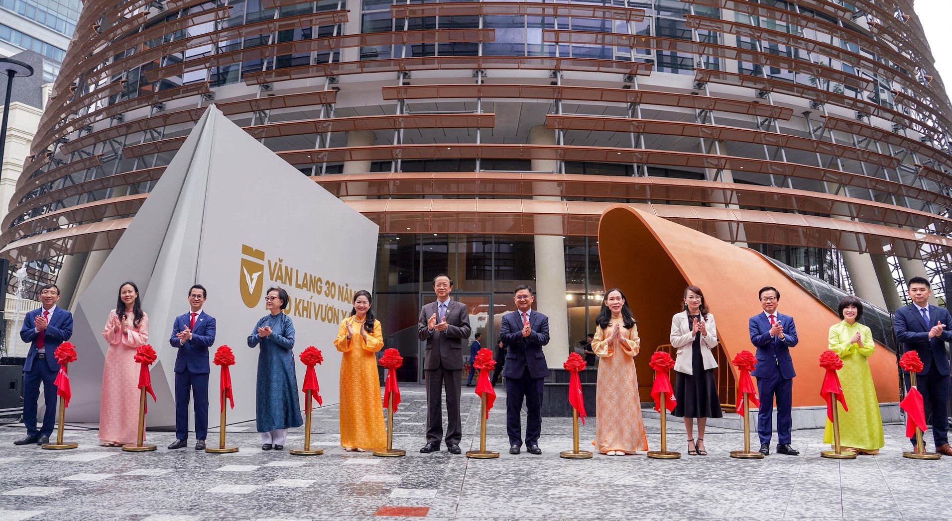 جامعة فان لانغ.jpg