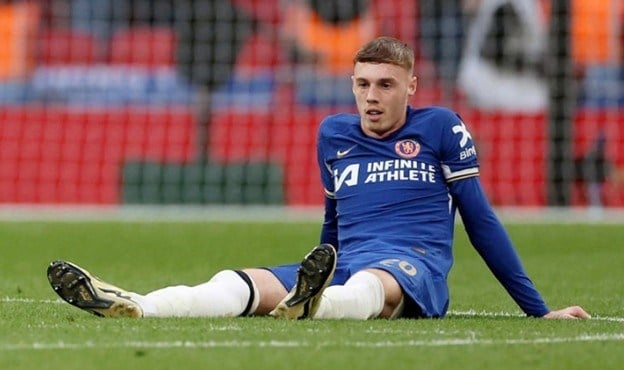 Cole Palmer gãy ngón chân vì... vấp vào cửa