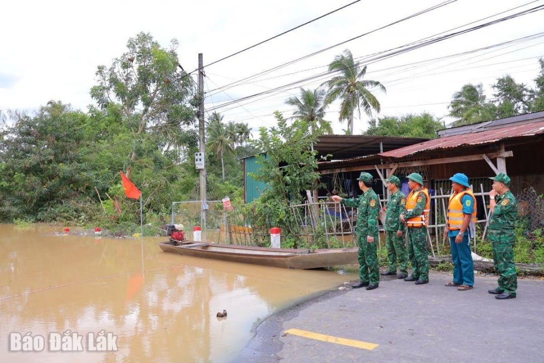 ក្រុមការងារនៃបញ្ជាការដ្ឋានការពារព្រំដែនបានចុះពិនិត្យស្ថានភាពជាក់ស្តែងនៅតំបន់ភូមិទ្រី។