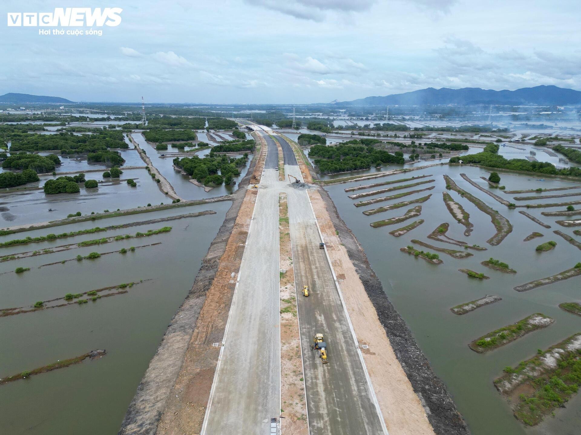 Construcția aglomerată a unui drum de coastă de 7.000 de miliarde de rute care leagă orașul Ho Chi Minh de Lam Dong - 8