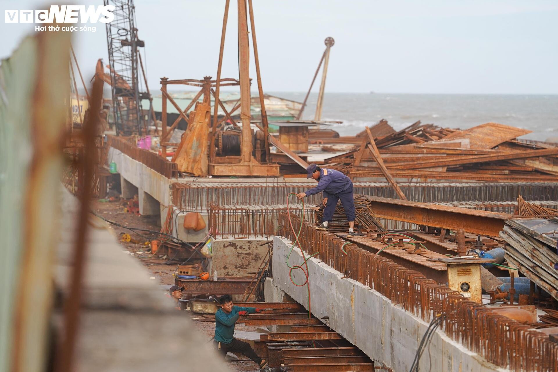 Construcția aglomerată a unui drum de coastă de 7.000 de miliarde de rute care leagă orașul Ho Chi Minh de Lam Dong - 13