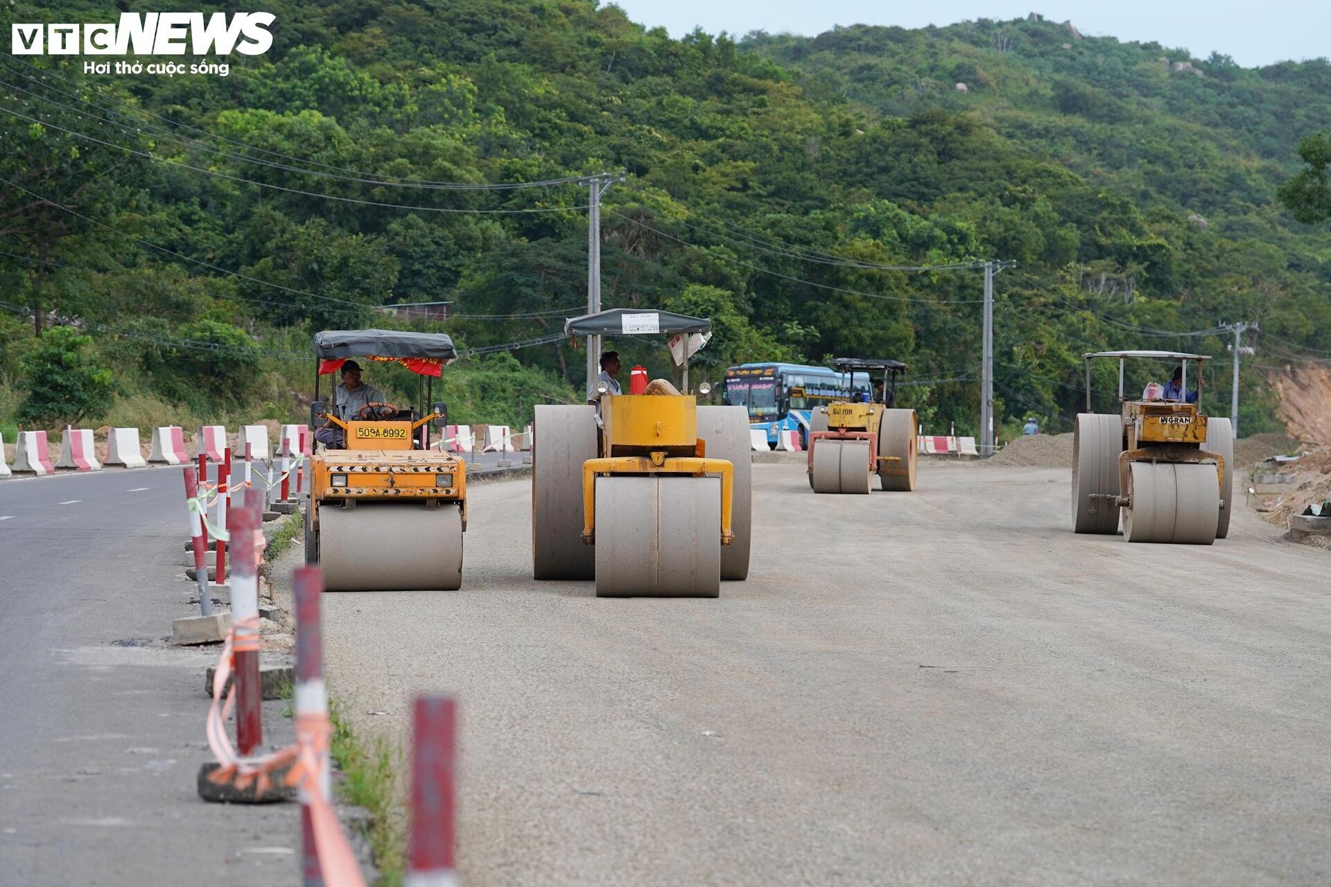 Construcția aglomerată a unui drum de coastă de 7.000 de miliarde de rute care leagă orașul Ho Chi Minh de Lam Dong - 15