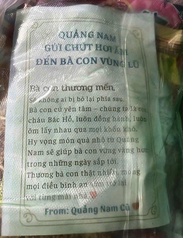 پیام‌های صمیمانه‌ای همراه با هدایایی برای قربانیان سیل ارسال شد.