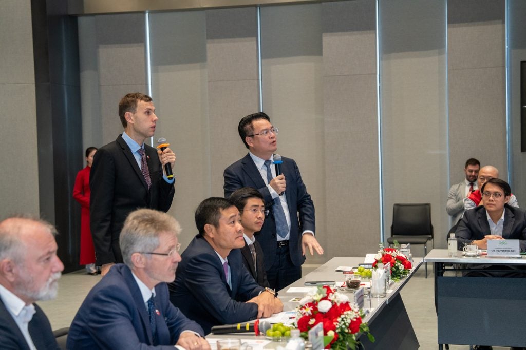 Chủ tịch Thượng viện Quốc hội Cộng hòa Séc thăm Tập đoàn Thành Công và Nhà máy ô tô Thành Công Việt Hưng