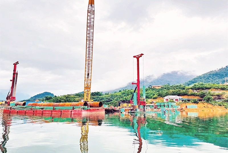 Quyết tâm hoàn thành gói thầu XL 03 dự án đường cao tốc Hòa Bình-Mộc Châu