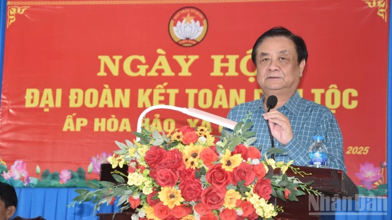 Đồng chí Lê Minh Hoan dự Ngày hội Đại đoàn kết toàn dân tộc tại Đồng Tháp