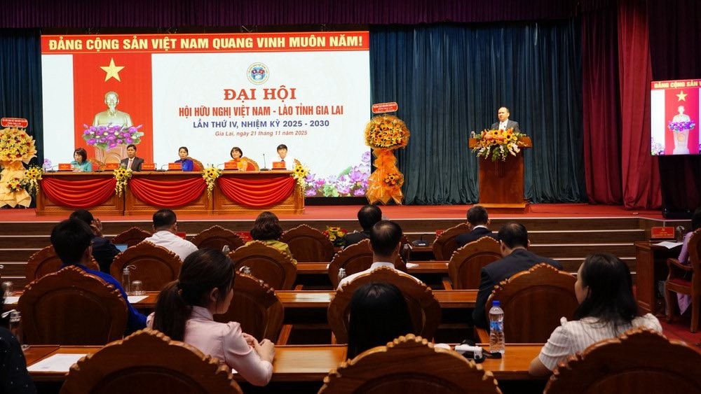 Vận động nguồn lực hỗ trợ học bổng, hoạt động nhân đạo cho sinh viên Lào