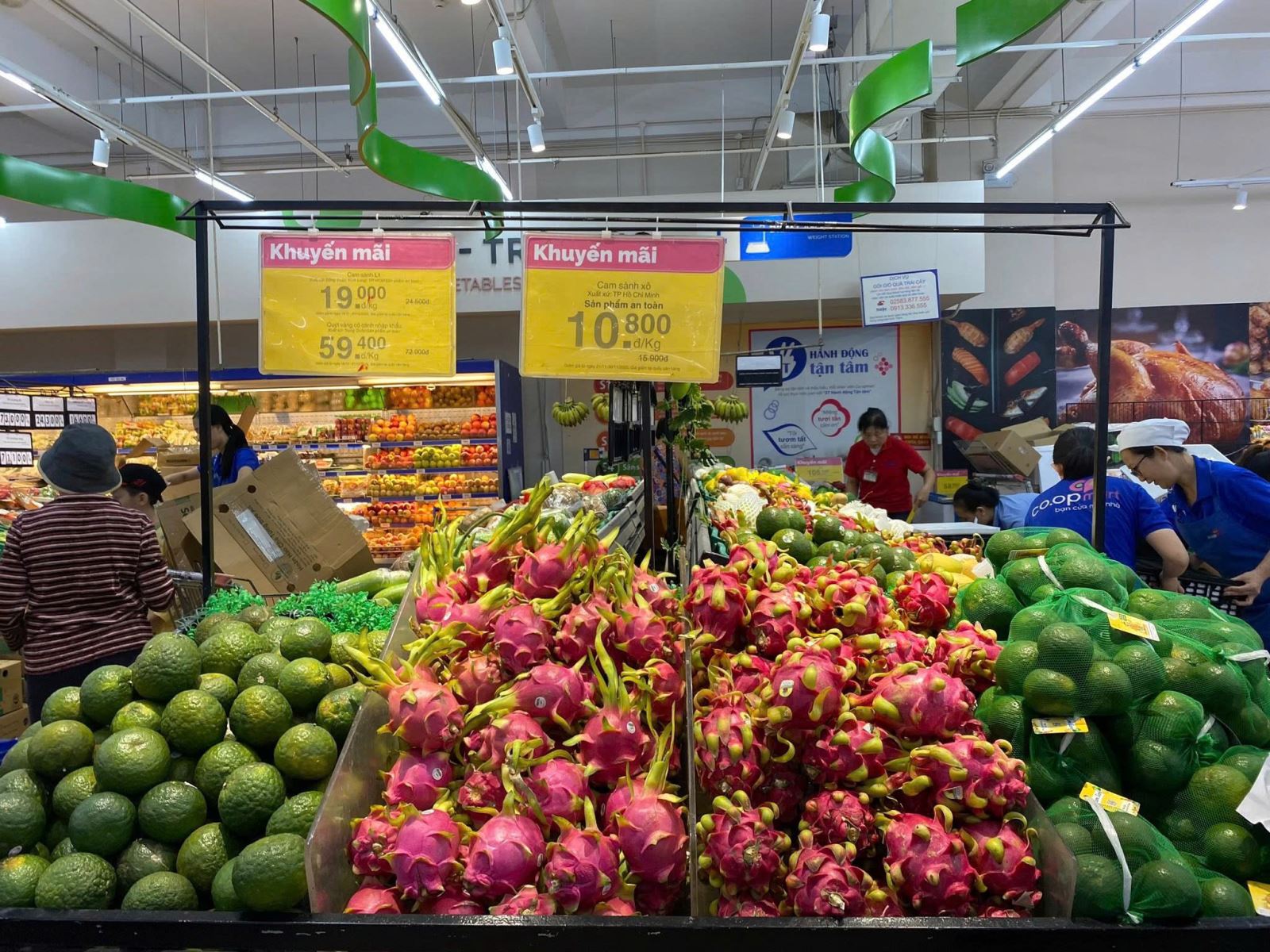 Nguồn hàng hoá phục vụ miền Trung dần ổn định, giá rau tại TP Hồ Chí Minh tăng mạnh