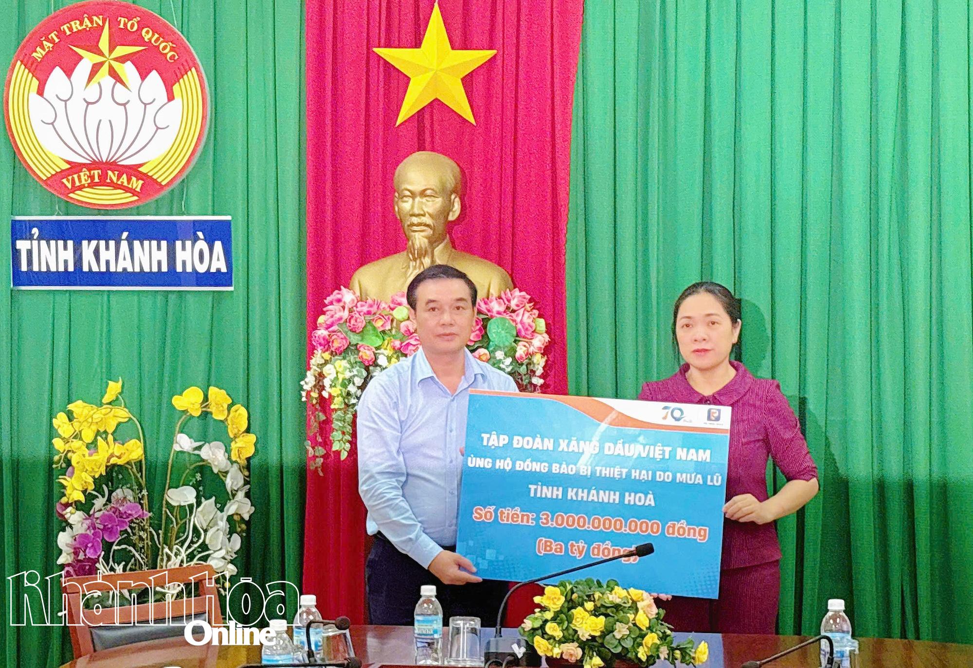 Tập đoàn Xăng dầu Việt Nam hỗ trợ 3 tỷ đồng giúp Khánh Hòa khắc phục thiệt hại mưa lũ