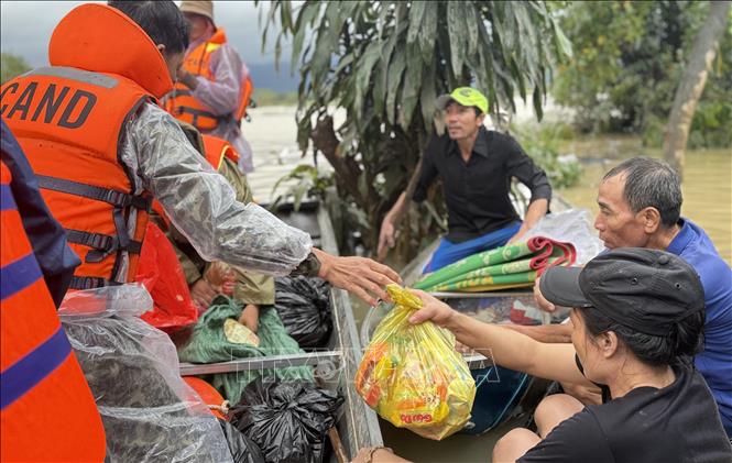 Quản lý và sử dụng hàng dự trữ quốc gia để hỗ trợ, ứng phó mưa, lũ