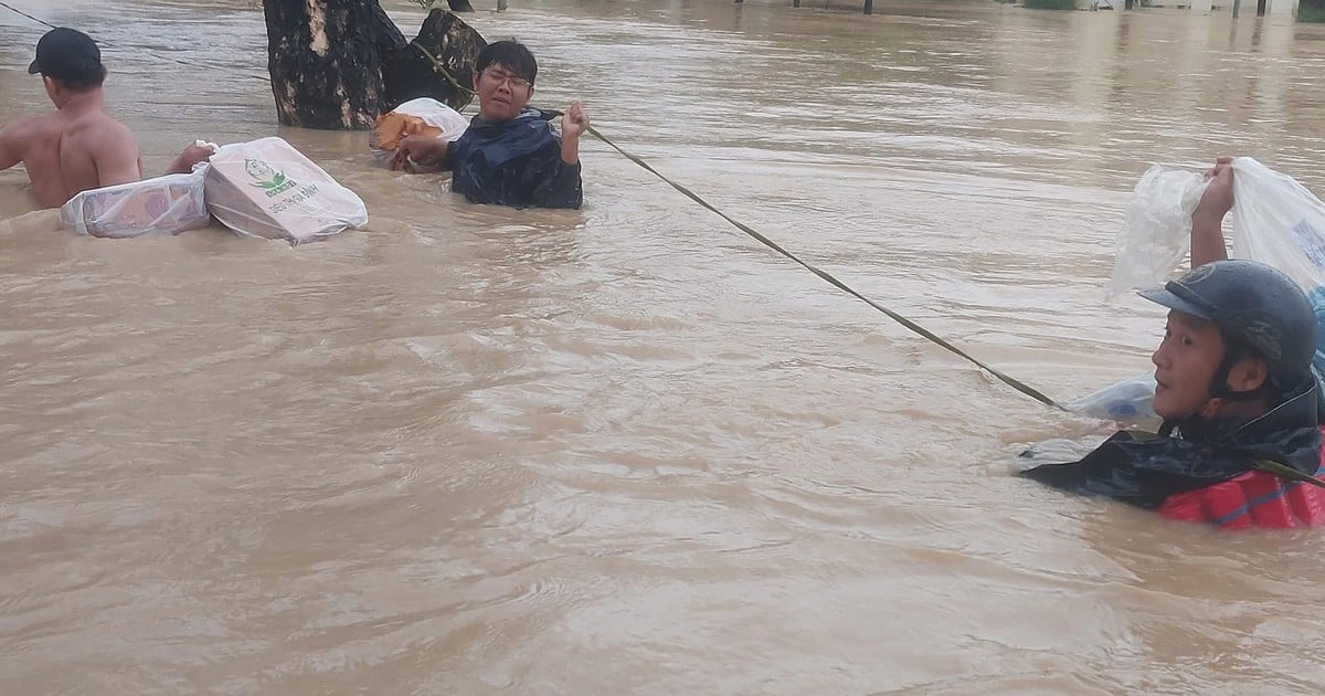 Lời kể thầy hiệu trưởng cùng giáo viên bơi trong lũ, cứu trợ 500 học trò