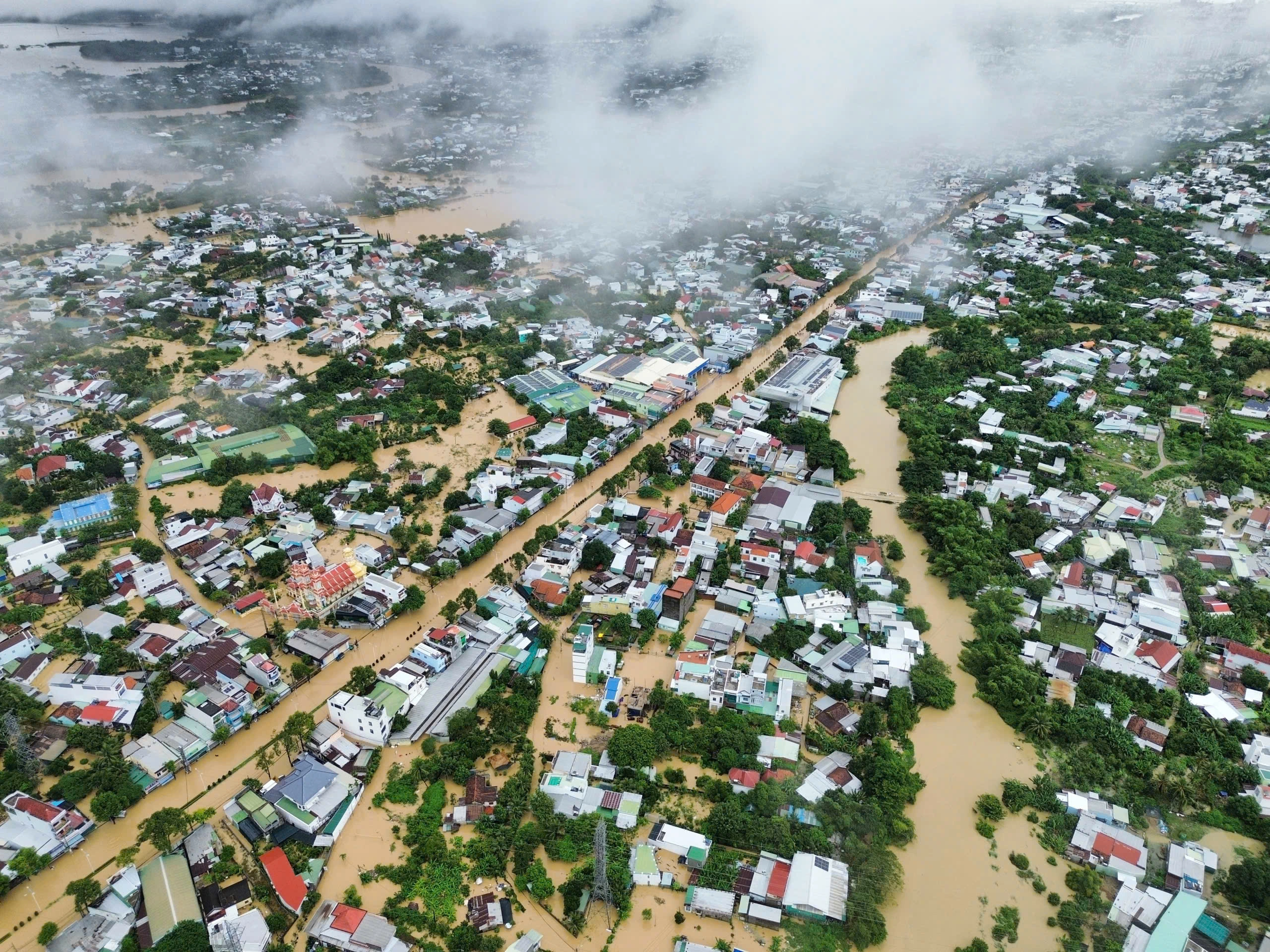 Cuộc sống 'hai không' của người dân vùng lũ Khánh Hoà trong ngày thứ 5 chống lũ
