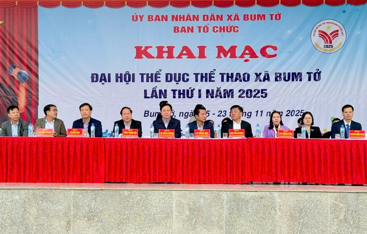 Phó Chủ tịch Thường trực UBND tỉnh Tống Thanh Hải dự khai mạc Đại hội Thể dục thể thao xã Bum Tở lần thứ I, năm 2025