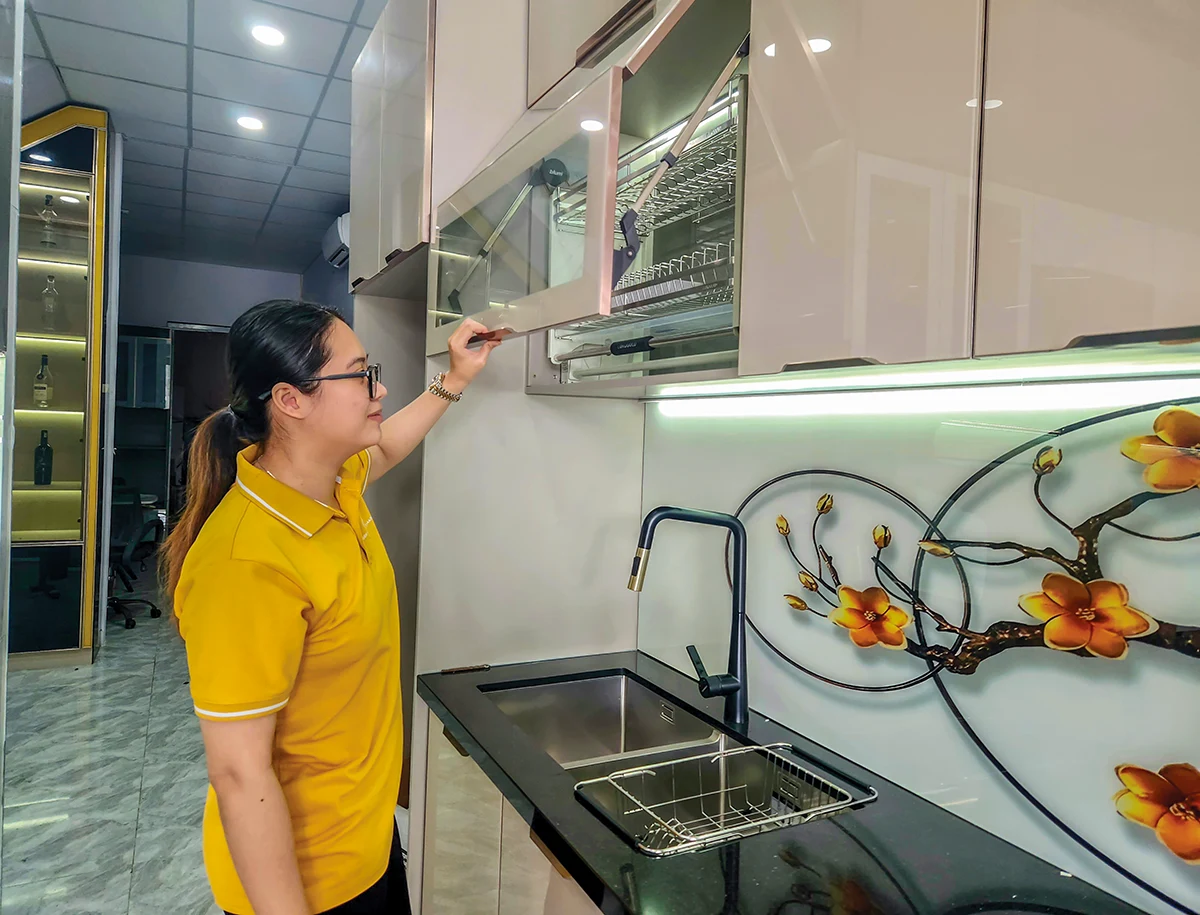 Kuchyňské skříňky vytvářejí moderní kuchyňský prostor a integrují v sobě rozmanité funkce.