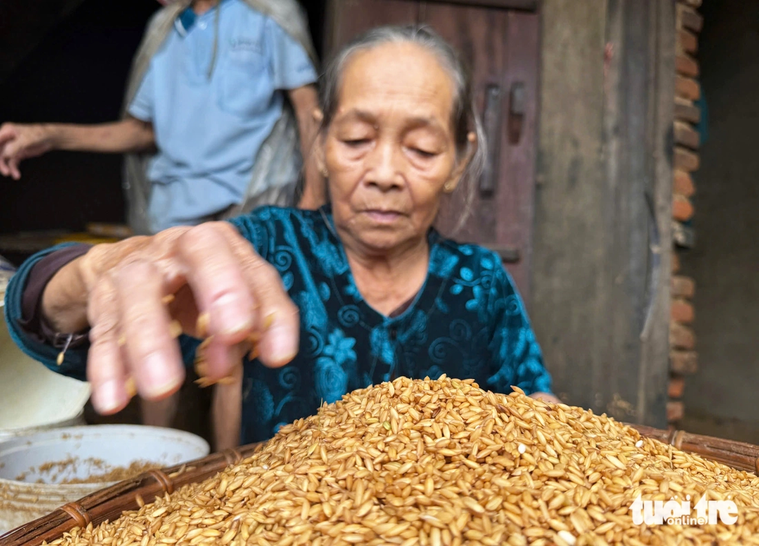 Hartverscheurende en tragische beelden van de overstroming van Hoa Thinh - Foto 10.