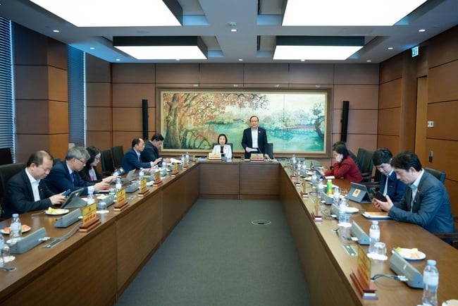 The Law on Artificial Intelligence needs to shape an “AI culture” that respects cultural values, ethics, and national identity - Photo 1. Luật Trí tuệ nhân tạo cần định hình “văn hóa AI”, tôn trọng các giá trị văn hóa, đạo đức, bản sắc dân tộc - Ảnh 1.