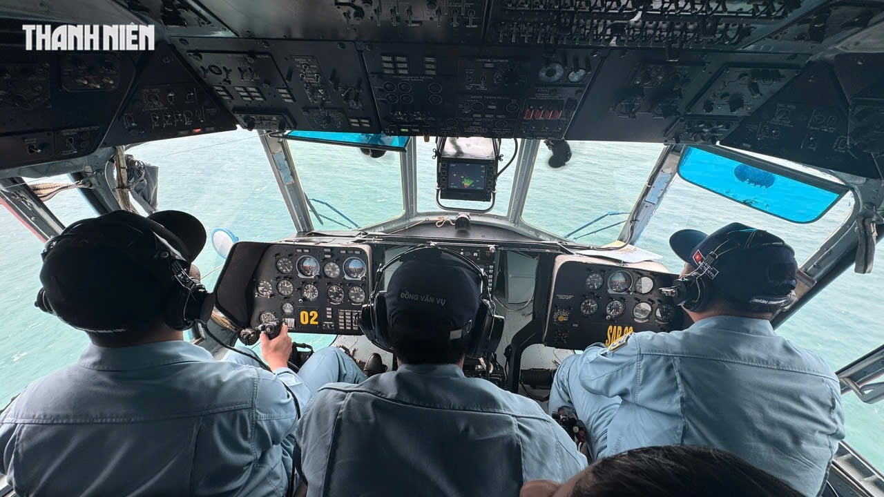 Trực thăng Bộ Quốc phòng thả hàng cứu trợ người dân ngập lụt Phú Yên cũ- Ảnh 2.