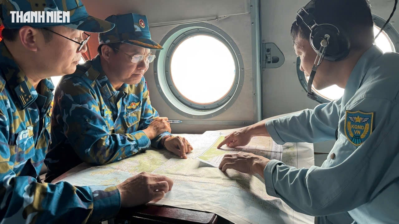 Trực thăng Bộ Quốc phòng thả hàng cứu trợ người dân ngập lụt Phú Yên cũ- Ảnh 3.