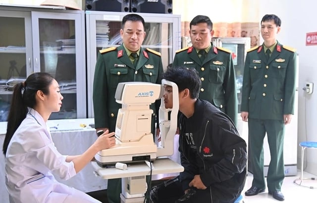 Quy định mới nhất về khám mắt trong khám tuyển nghĩa vụ quân sự - Ảnh 1.