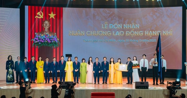 Trường ĐH Văn Lang nhận Huân chương Lao động hạng Nhì