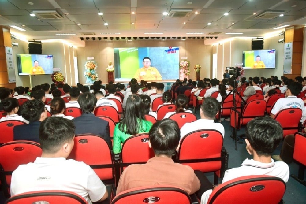 A PVU 15. évfordulójának ünnepsége. Fotó: PVU. Lễ kỷ niệm 15 năm thành lập PVU. Ảnh: PVU.